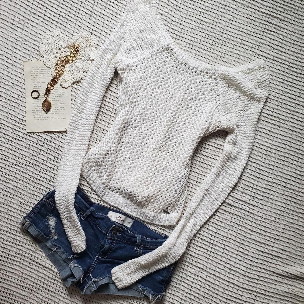 Abercrombie white knit off the shoulder long sleeve top